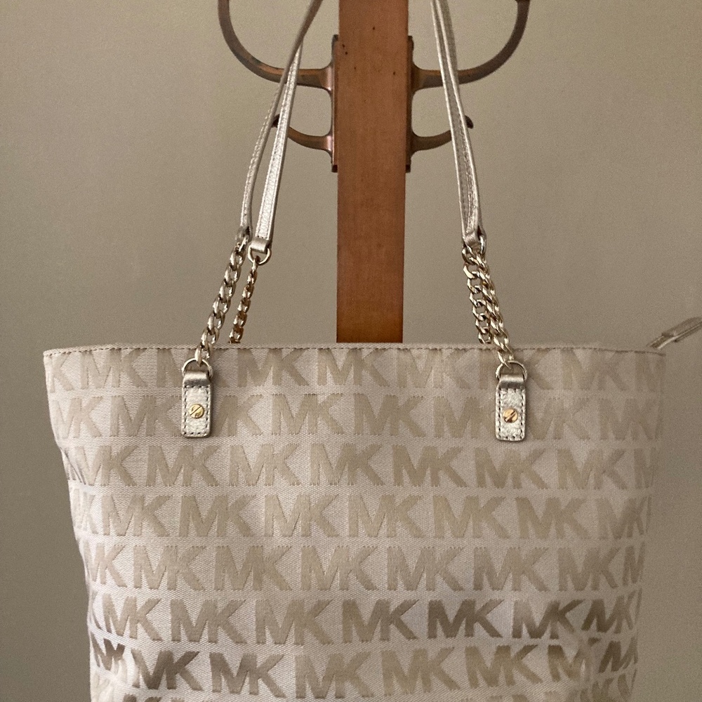 MICHAEL KORS CANVAS GOLD CHAIN LINK & LEATHER SIGNATURE JACQUARD BAG